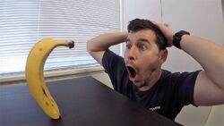 :man_shocked_at_standing_banana: